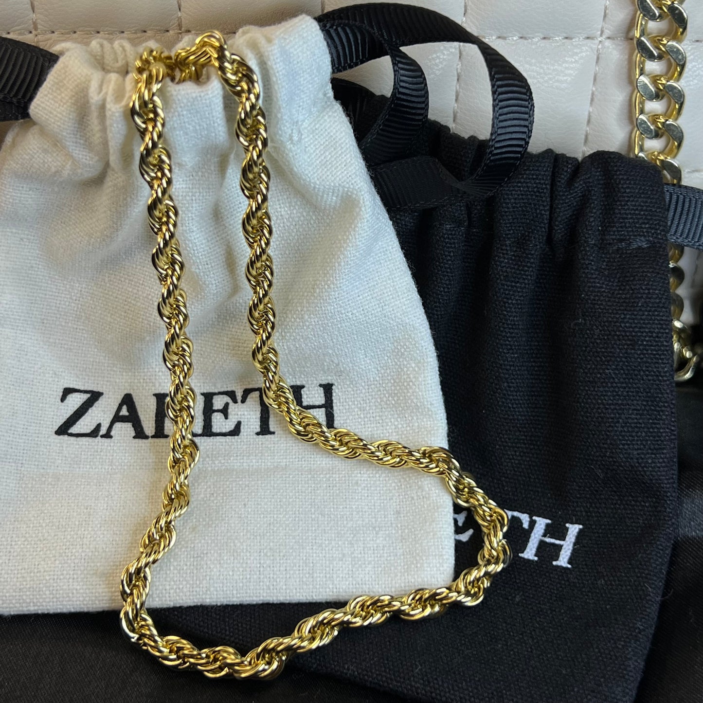 Collar trenzado