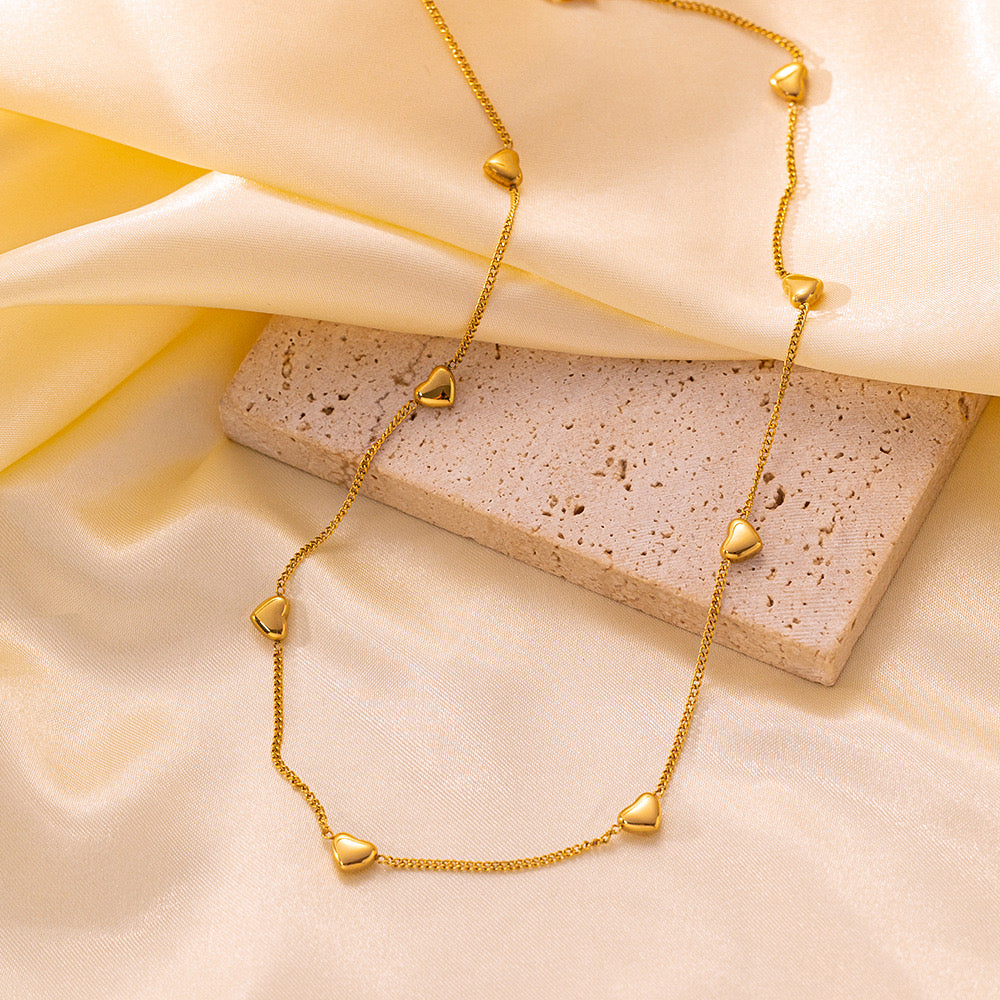 Collar ocho corazones